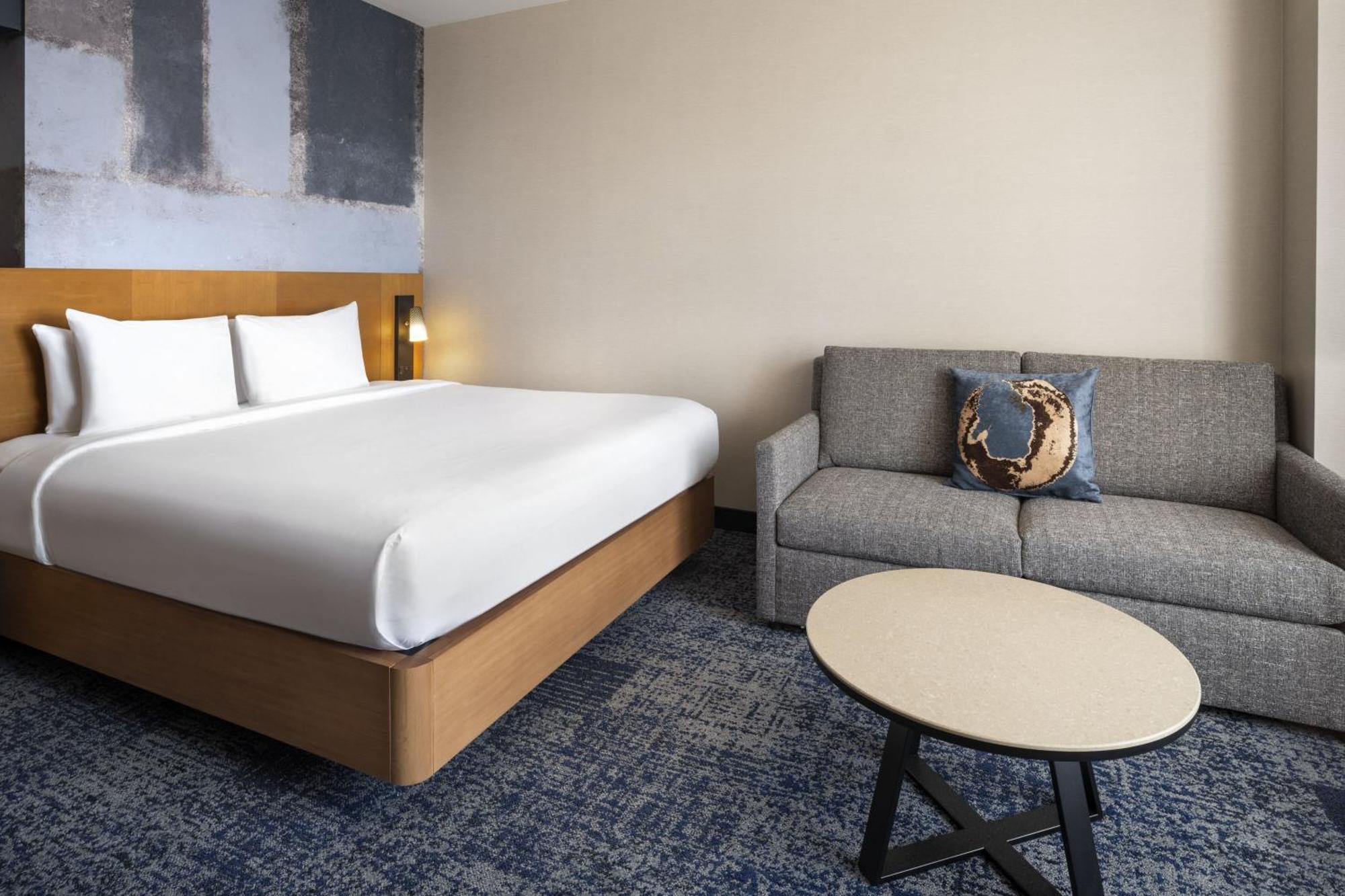 Guest King Room Sofa Bed City View High Floor