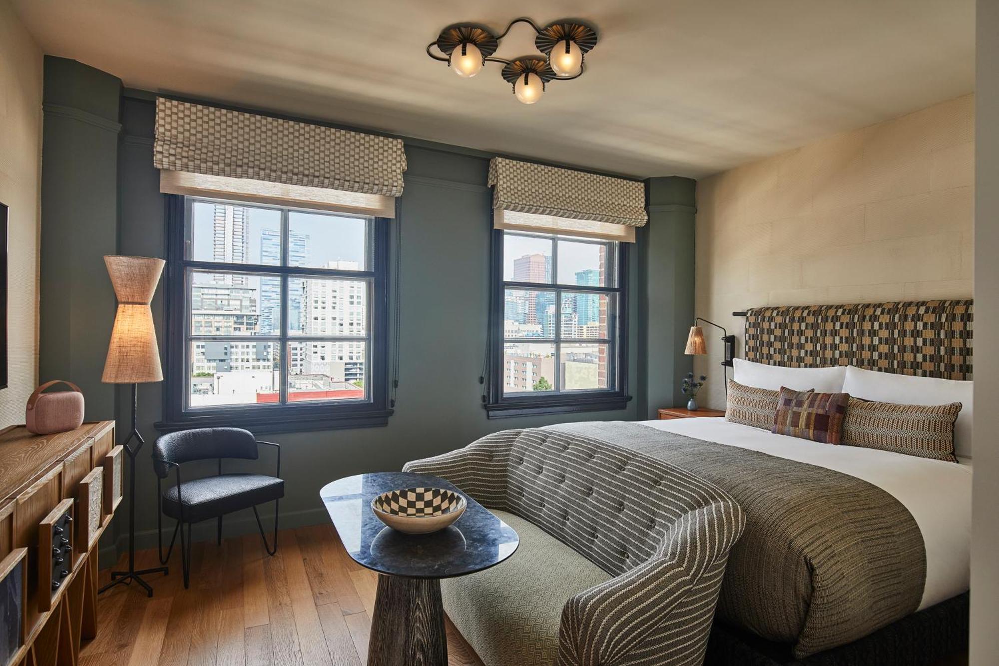 Premier King Room City View