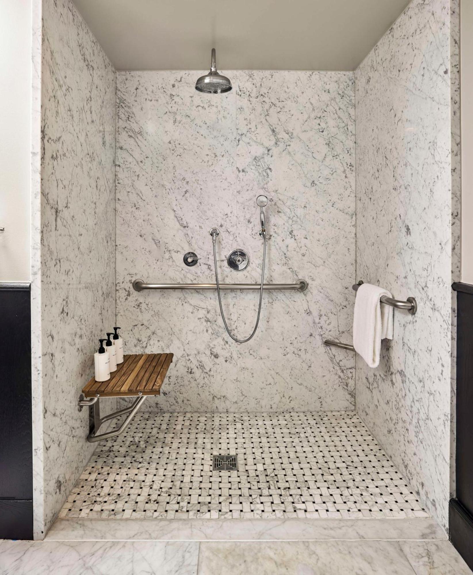 Deluxe King Room with Roll-In Shower - Disability Accessible