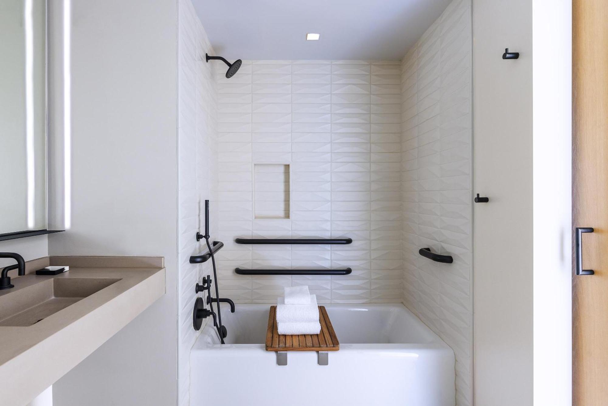 King Room with Accessible Tub - Disability Access
