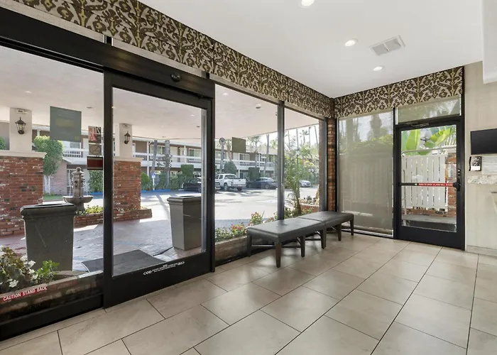Best Western Plus Carriage Inn Los Angeles